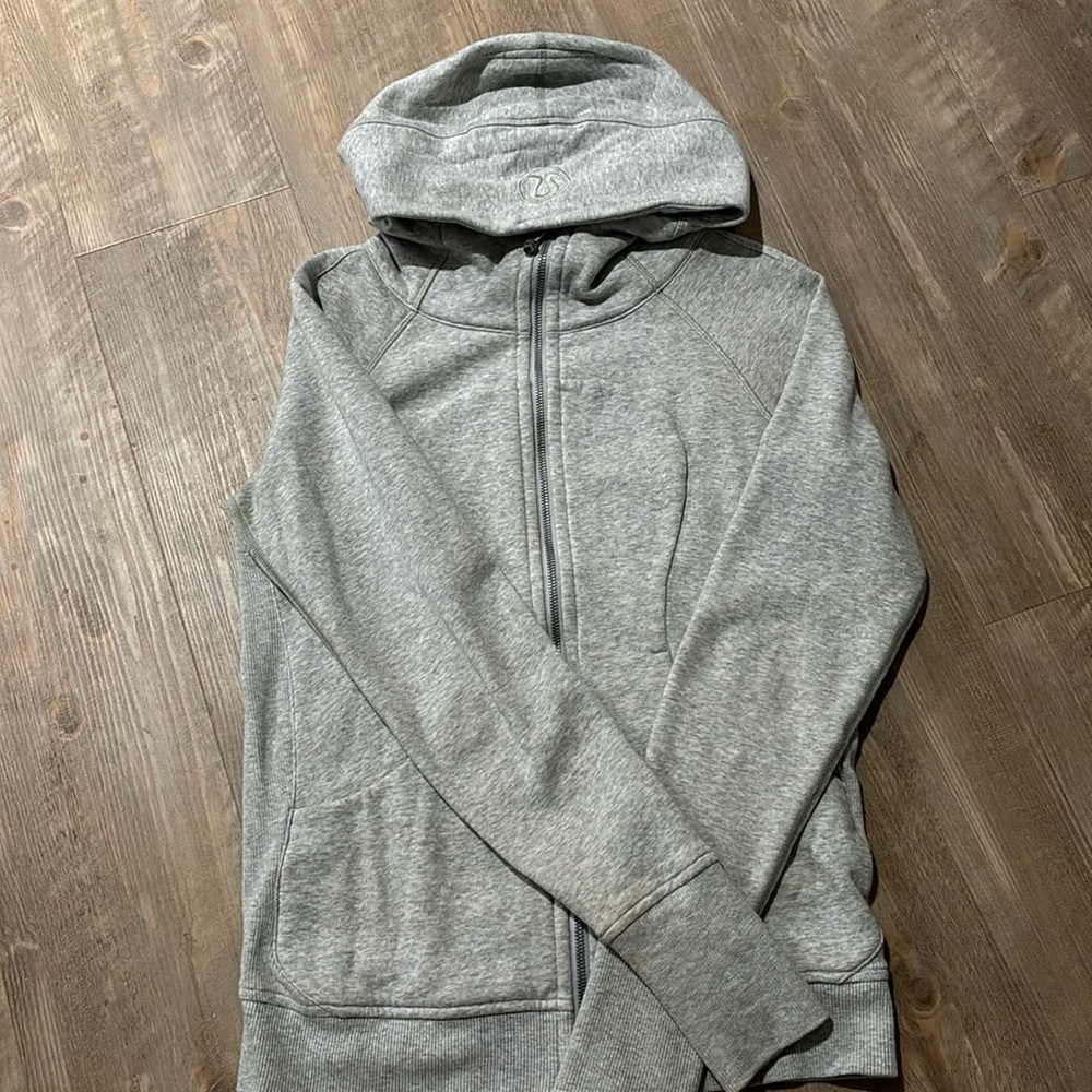 Size 6 Lululemon scuba jacket
